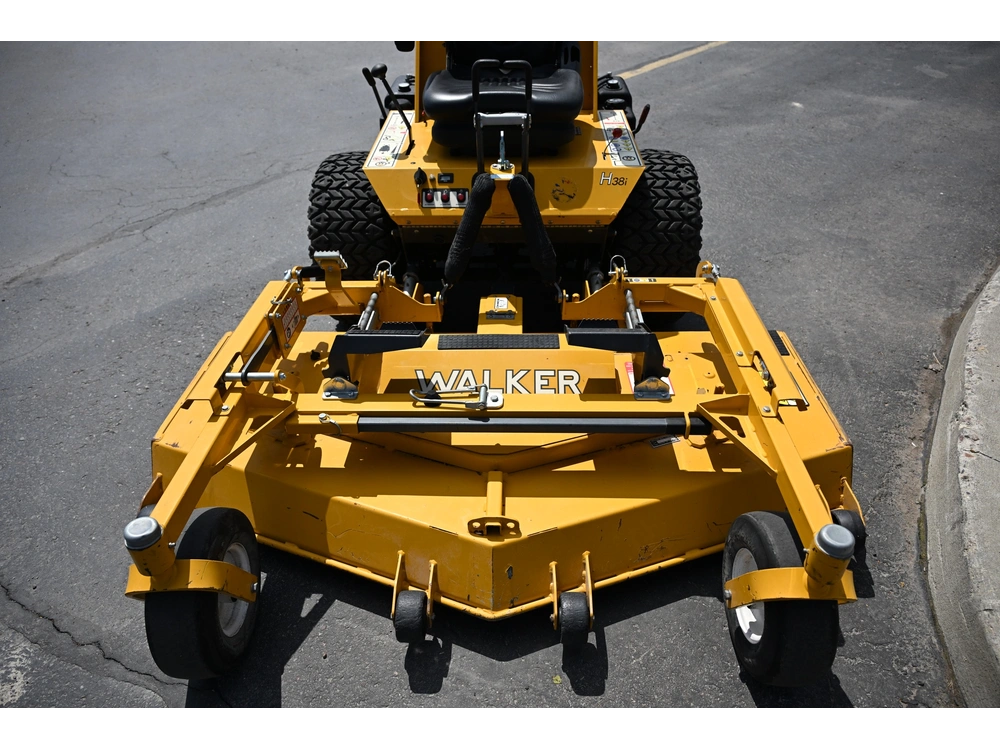 2017 Walker Mh38i & 64" Deck alt