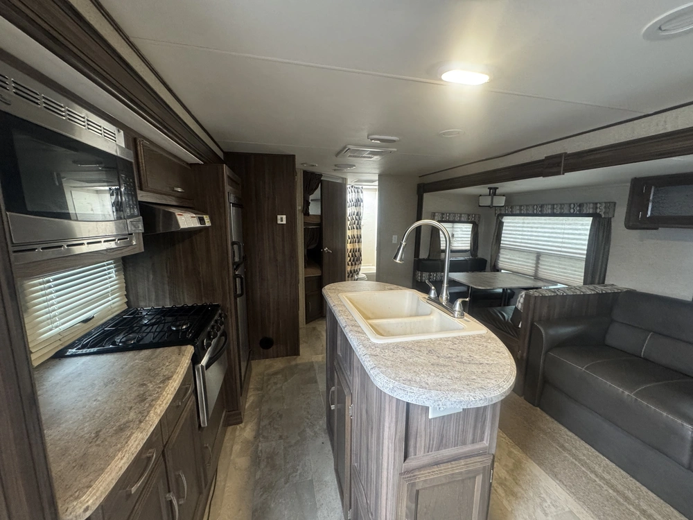 2017 Coachmen Apex 276 Bhss alt