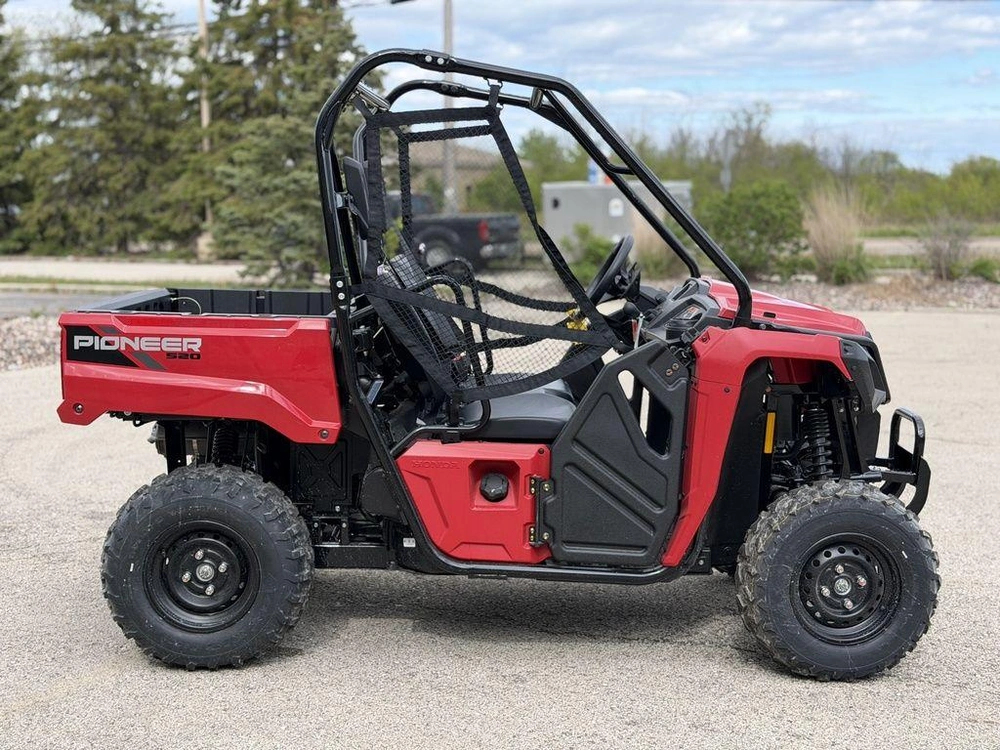 2026 Honda Pioneer 520 alt