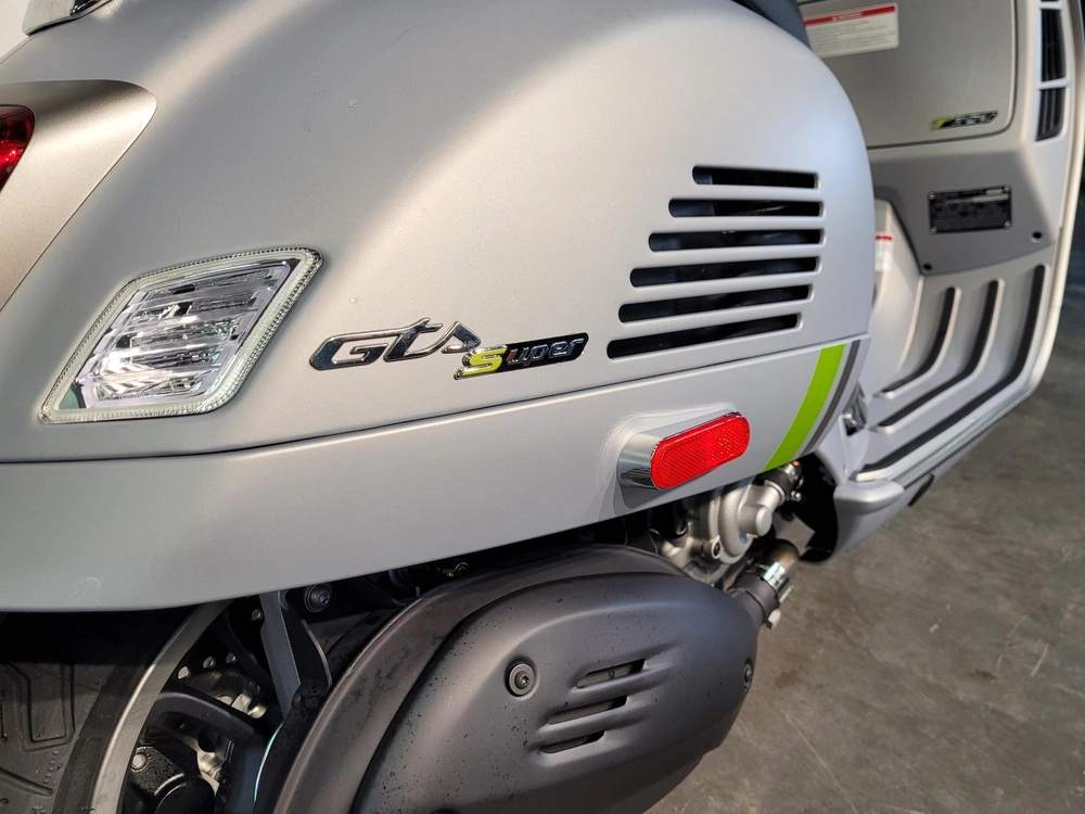 2024 Vespa Gts 300 Super Tech *2.99% / 60 Mois💳 alt