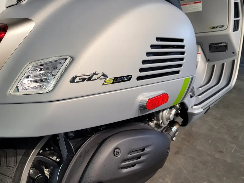 2024 VESPA GTS 300 SUPER TECH *2.99% / 60 mois💳
