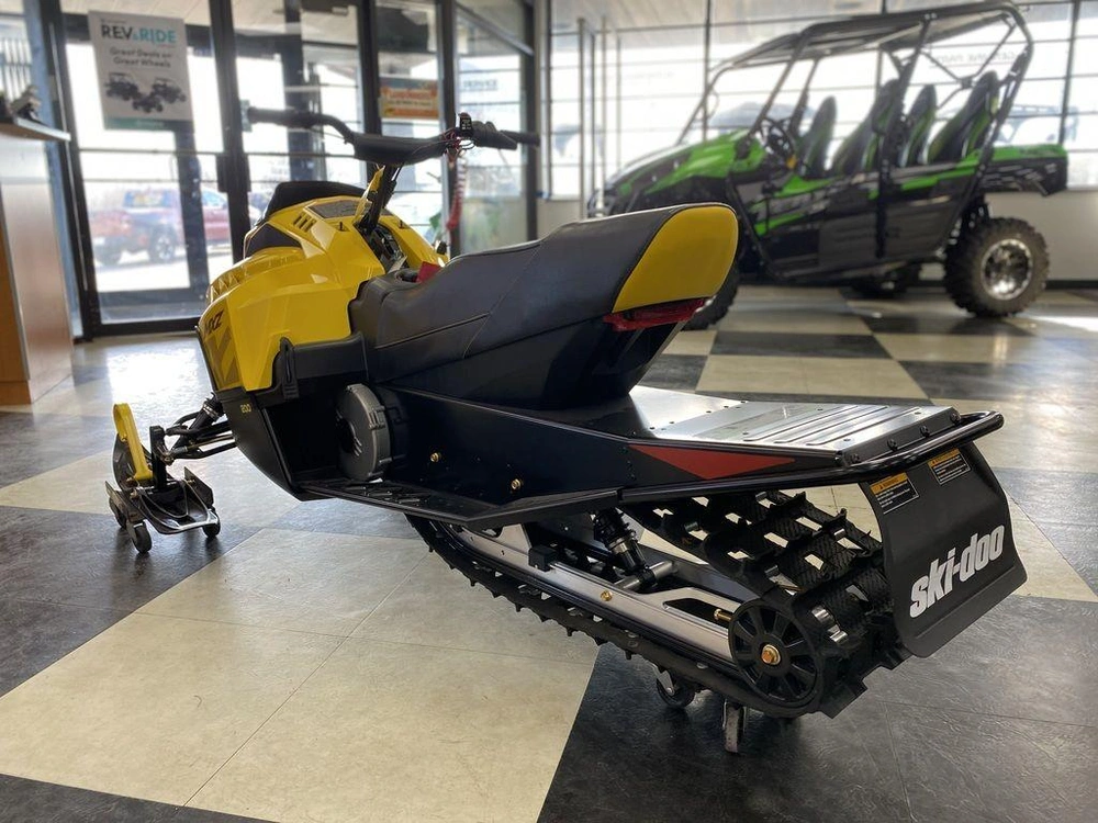 2025 Ski-doo Mxz® 200 alt