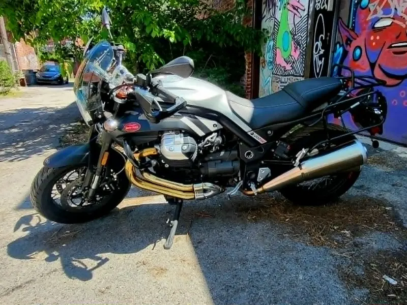 2017 Moto Guzzi Griso 1200 thumbnail 3