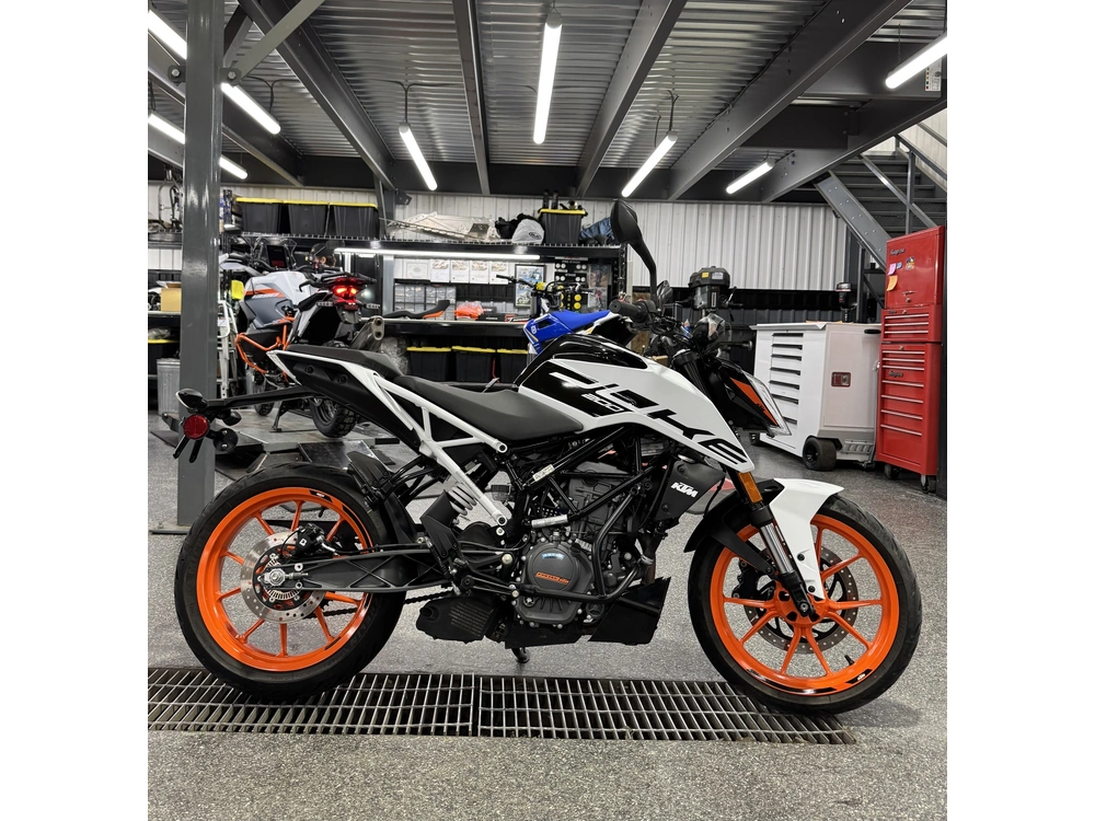 Ktm Duke 200 2020 alt
