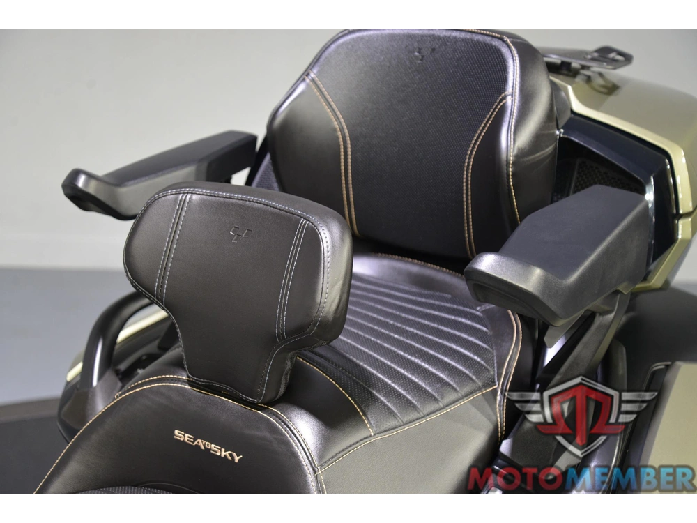 2021 Can-am Spyder Rt Sea-to-sky alt