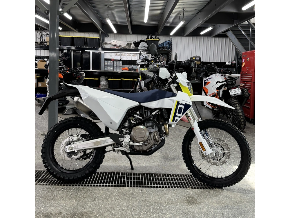 Husqvarna 701 Enduro 2027 alt