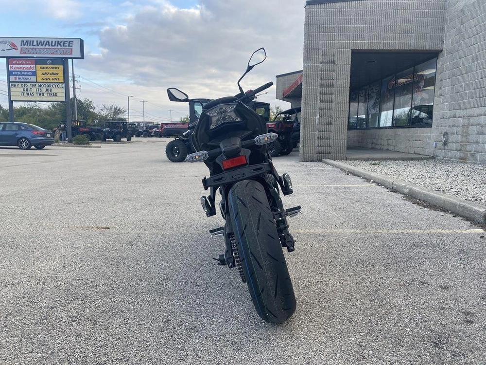 2025 Kawasaki Z650 alt
