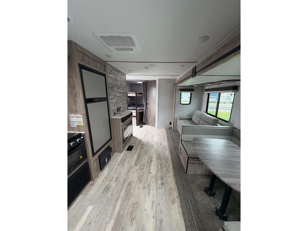2023 Conquest 276bhs alt