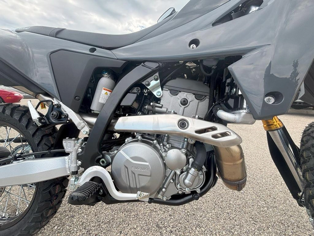 2025 Suzuki Dr-z4s alt
