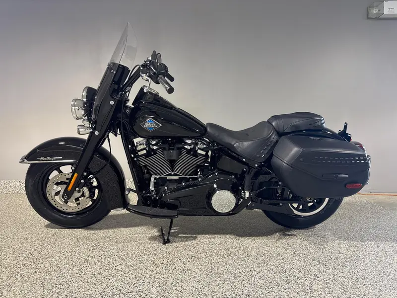 2026 Harley-Davidson FLHC - Heritage Classic thumbnail 9