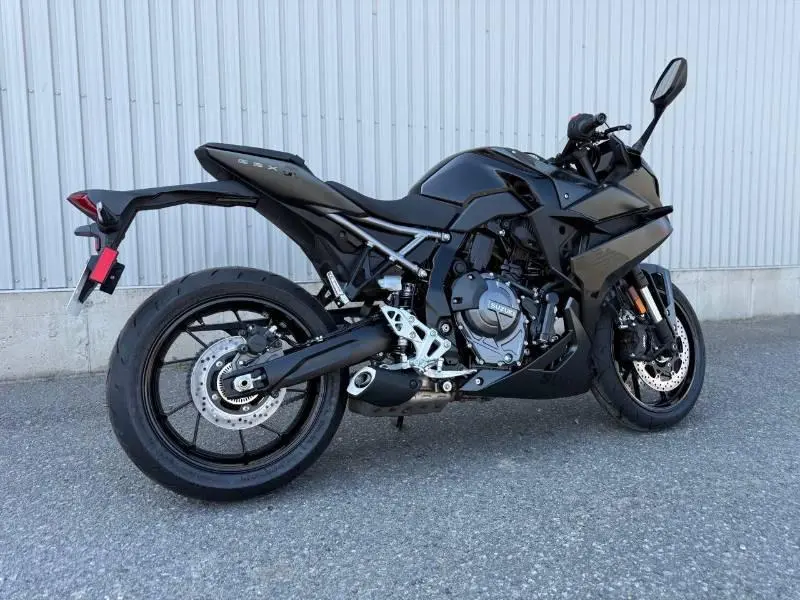 2025 Suzuki GSX-8R thumbnail 7