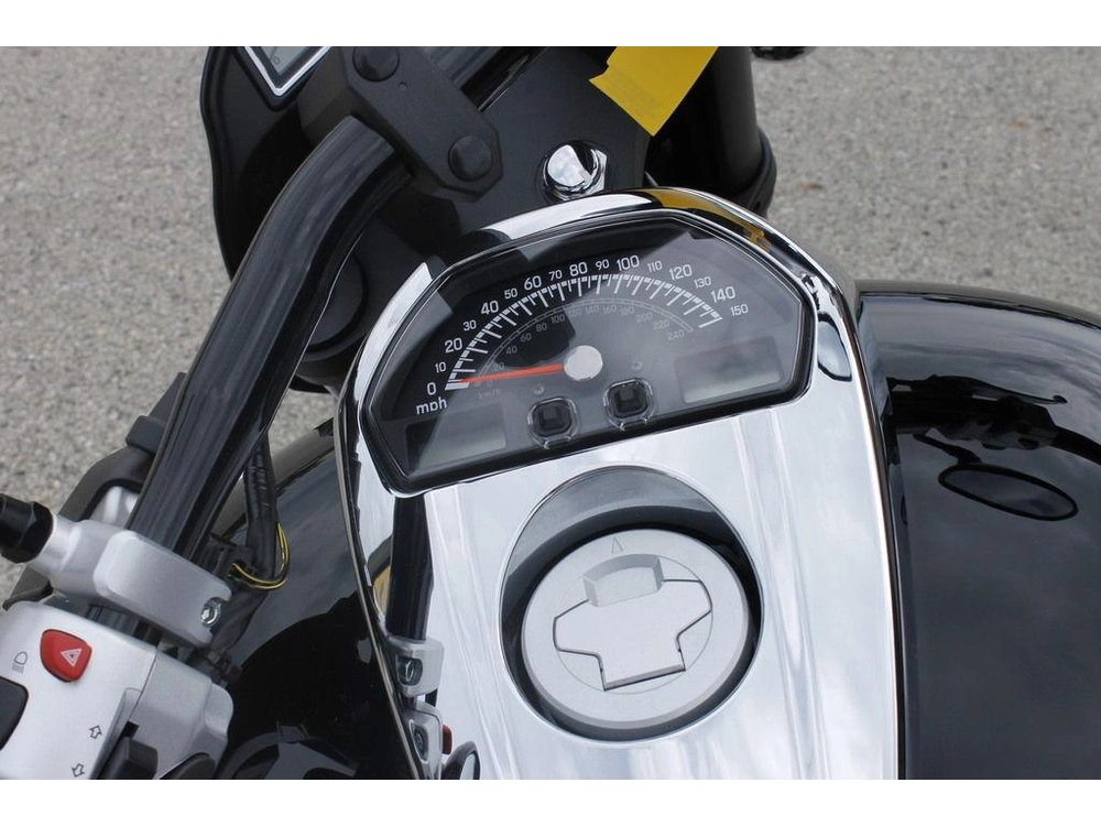 2025 Suzuki Boulevard M109r alt