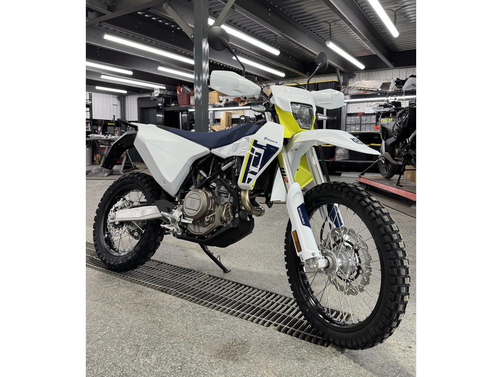 Husqvarna 701 Enduro 2027 alt