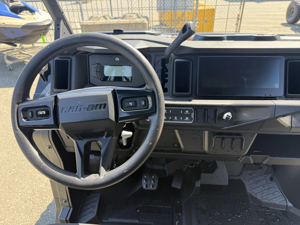 2026 Can-am Defender Max Xt Hd11 With 10.25' Infotainment alt