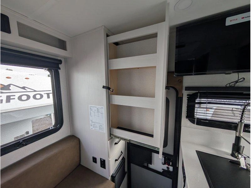 2026 Palomino Real Lite 2110 alt