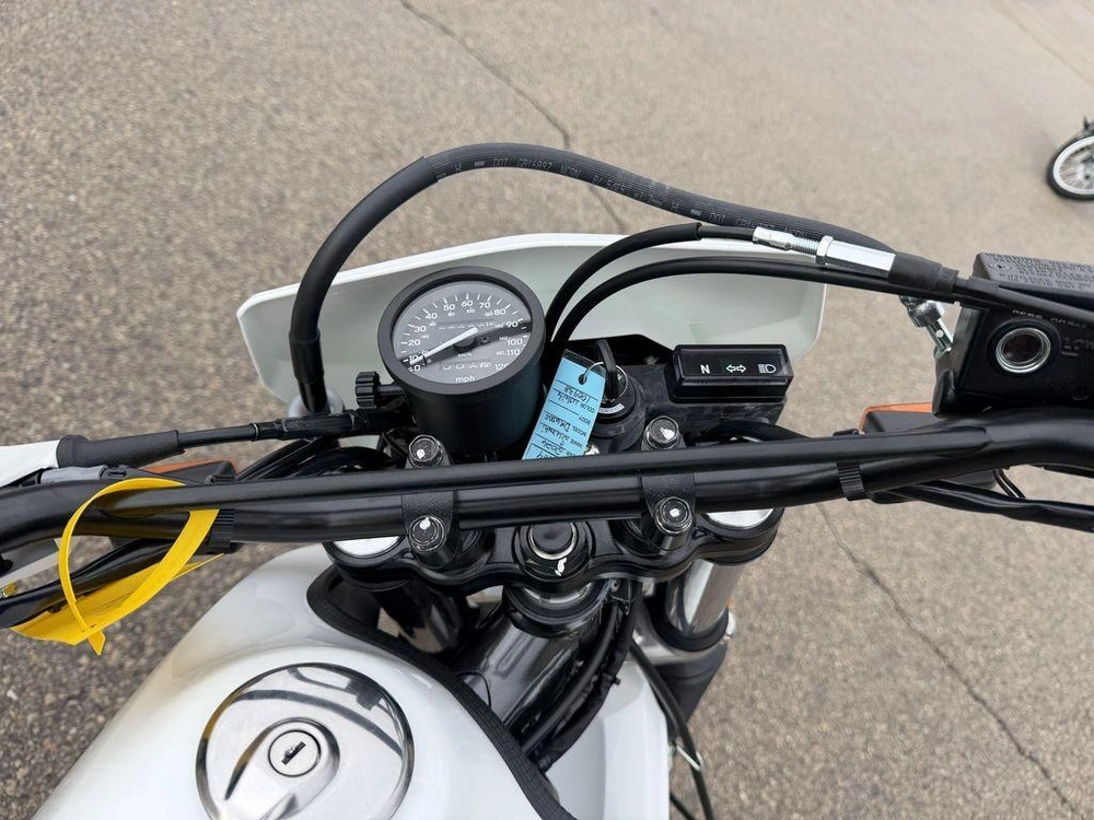 2026 Suzuki Dr650s alt