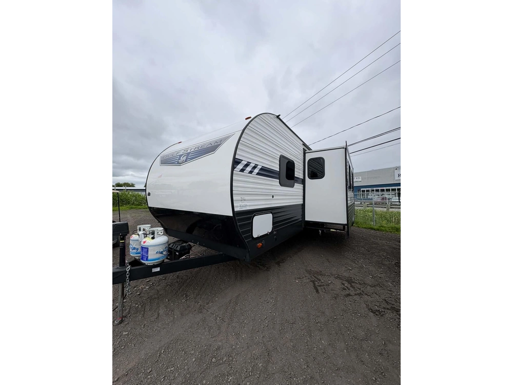 2023 Conquest 276bhs alt