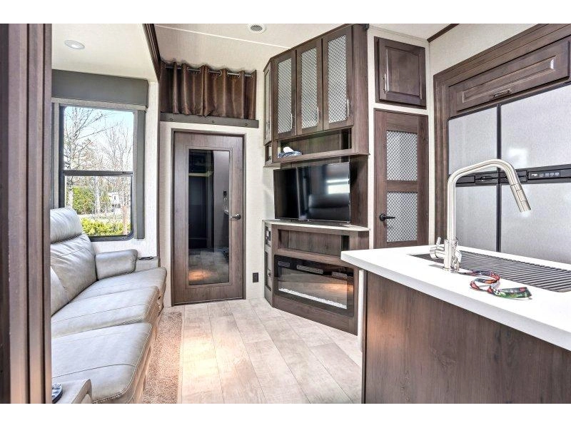 Grand Design Momentum 350g 2022 alt