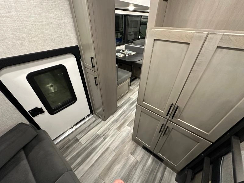 2027 Jayco Jay Feather 29qbh alt