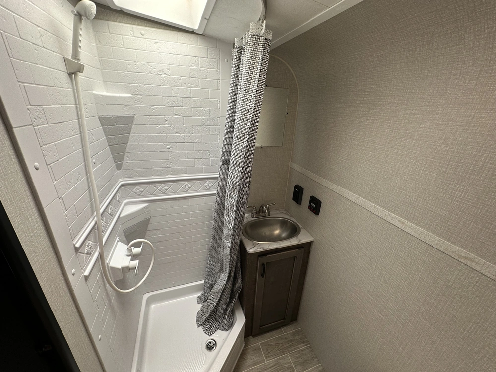 2021 Venture Rv Sonic Lite 160vbh alt