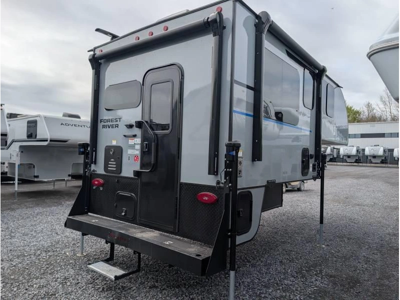 2026 Palomino Real Lite 2110 alt