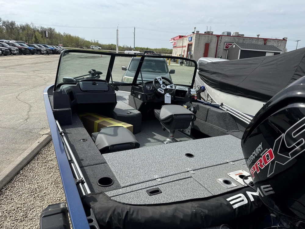 2026 Lowe Boats Fishing Machine Walk Thru Fm 1775 Wt alt