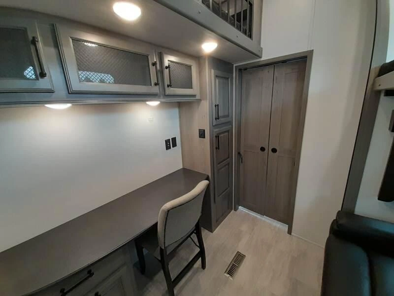Keystone Rv Montana 3857br 2023 alt
