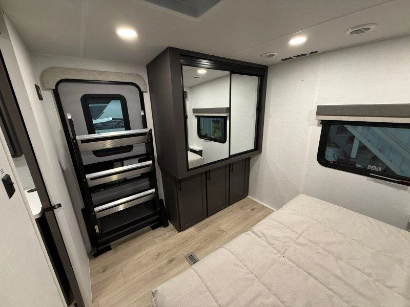Forest River Rockwood Ultra Lite 2608bs 2026 alt