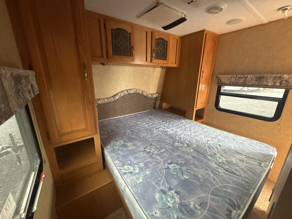 2006 Forest River Sandpiper 321bht alt
