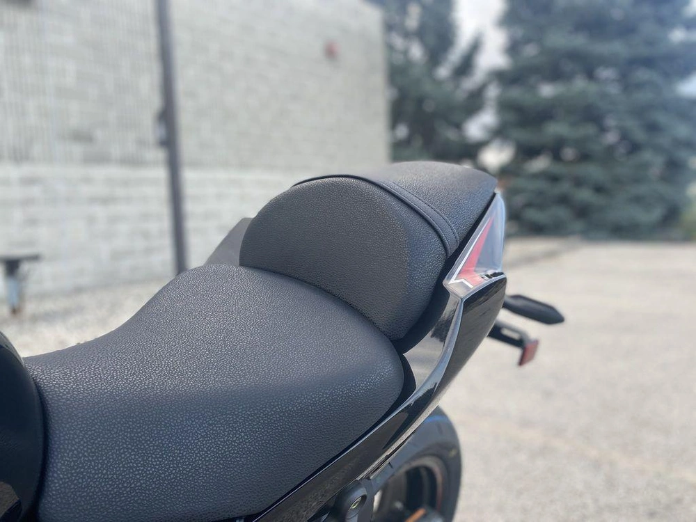 2025 Kawasaki Z650 alt