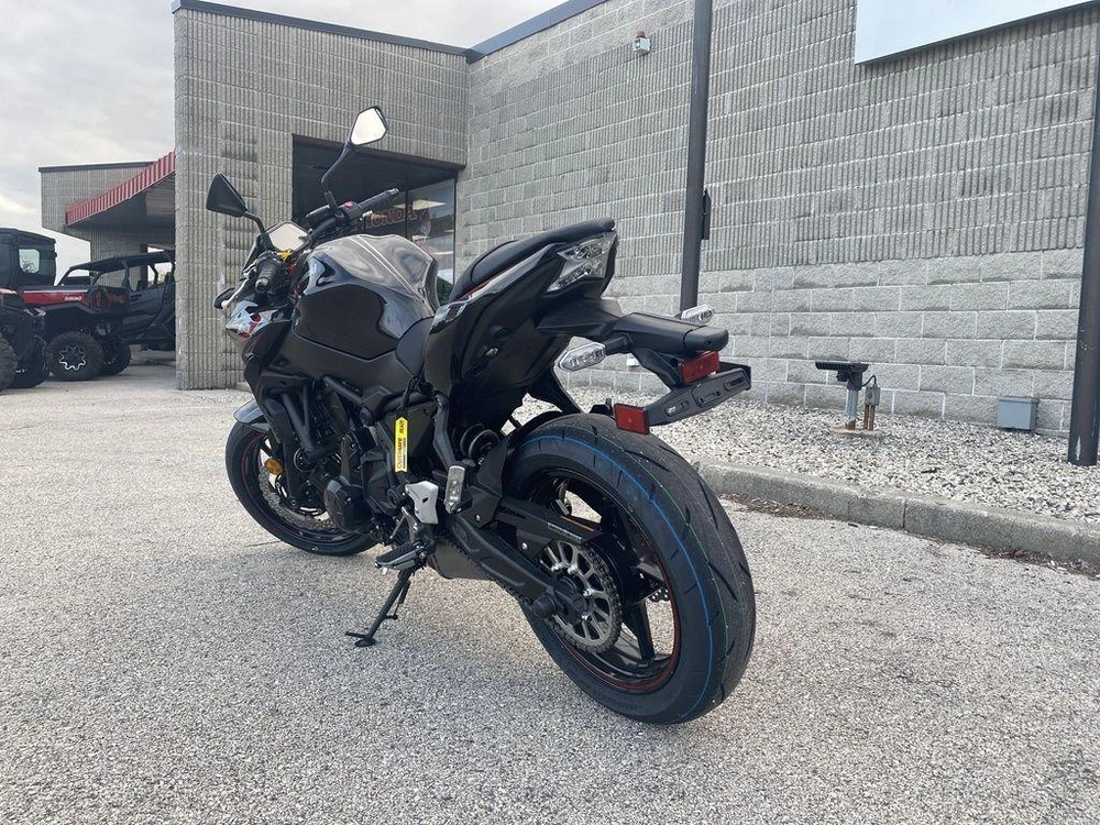 2025 Kawasaki Z650 alt