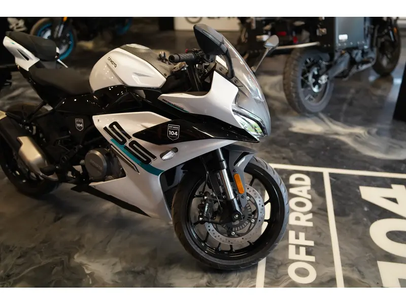 2024 CFMOTO 300 SS thumbnail 4