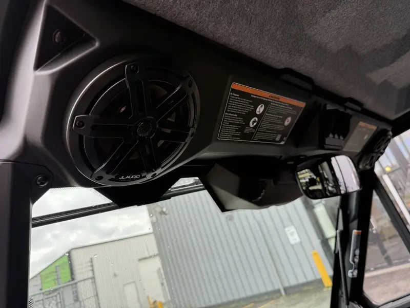 2026 Can-Am DEFENDER MAX LIMITED CAB HD11 thumbnail 10