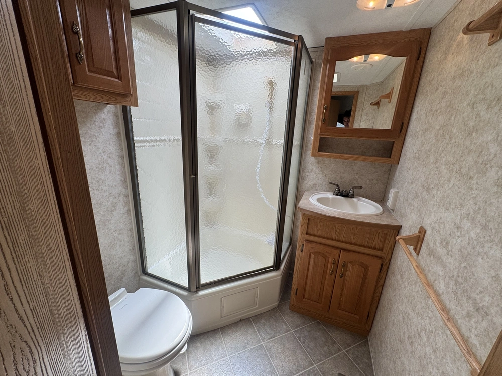 2006 Keystone Rv Montana 329rlt alt