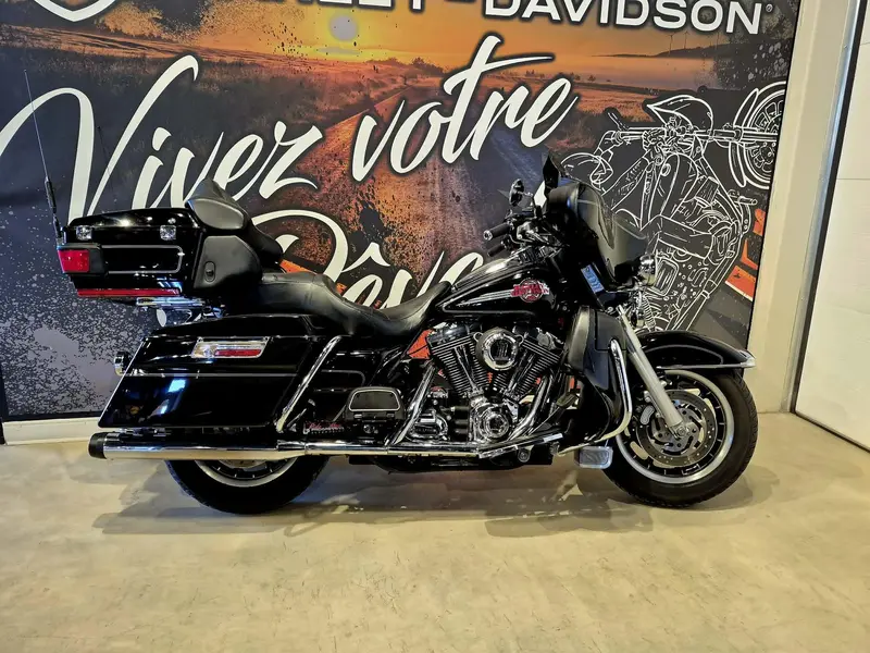 2007 Harley-Davidson FLHTC Electra Glide thumbnail 6