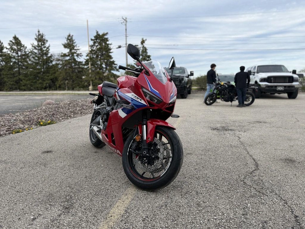 2026 Honda Cbr650r E-clutch alt