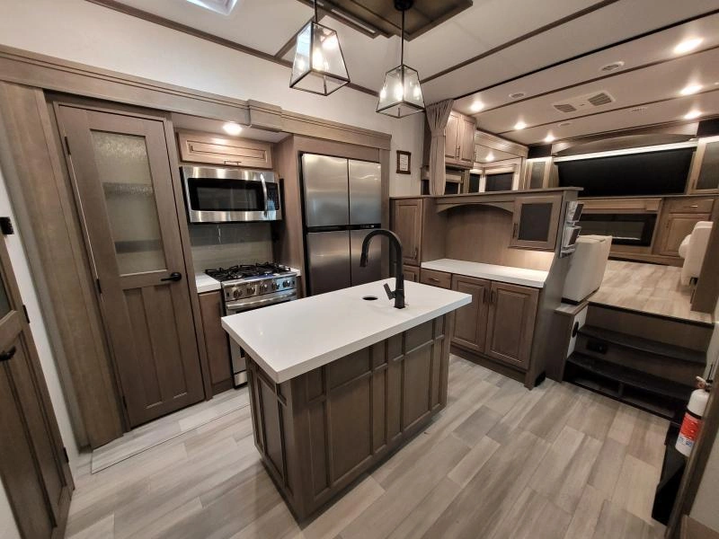 Grand Design Solitude 380fl 2023 alt