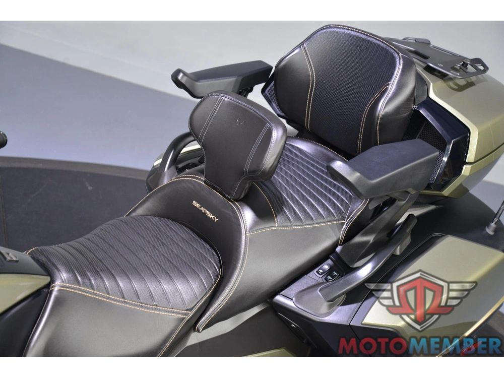 2021 Can-am Spyder Rt Sea-to-sky alt