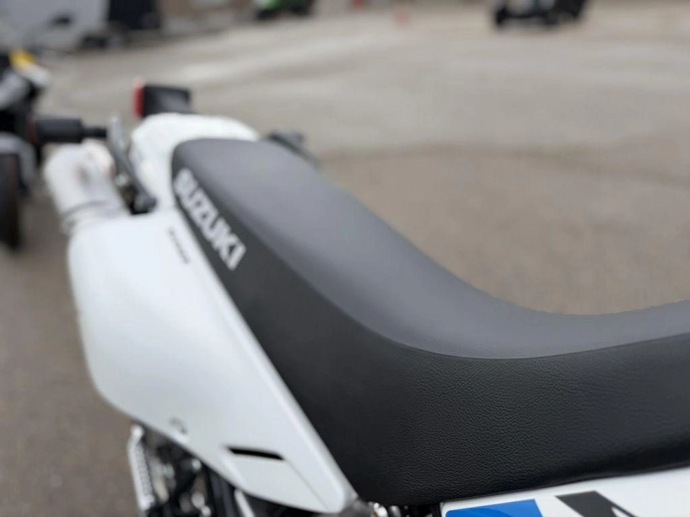 2026 Suzuki Dr650s alt