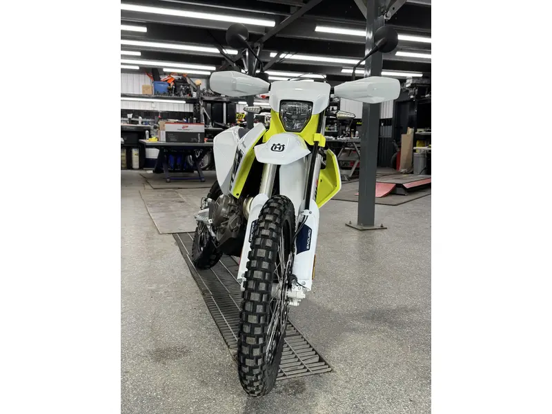 2027 Husqvarna 701 ENDURO thumbnail 8