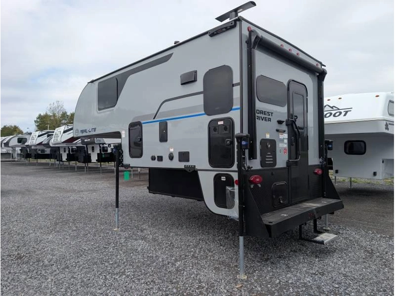 2026 Palomino Real Lite 2110 alt
