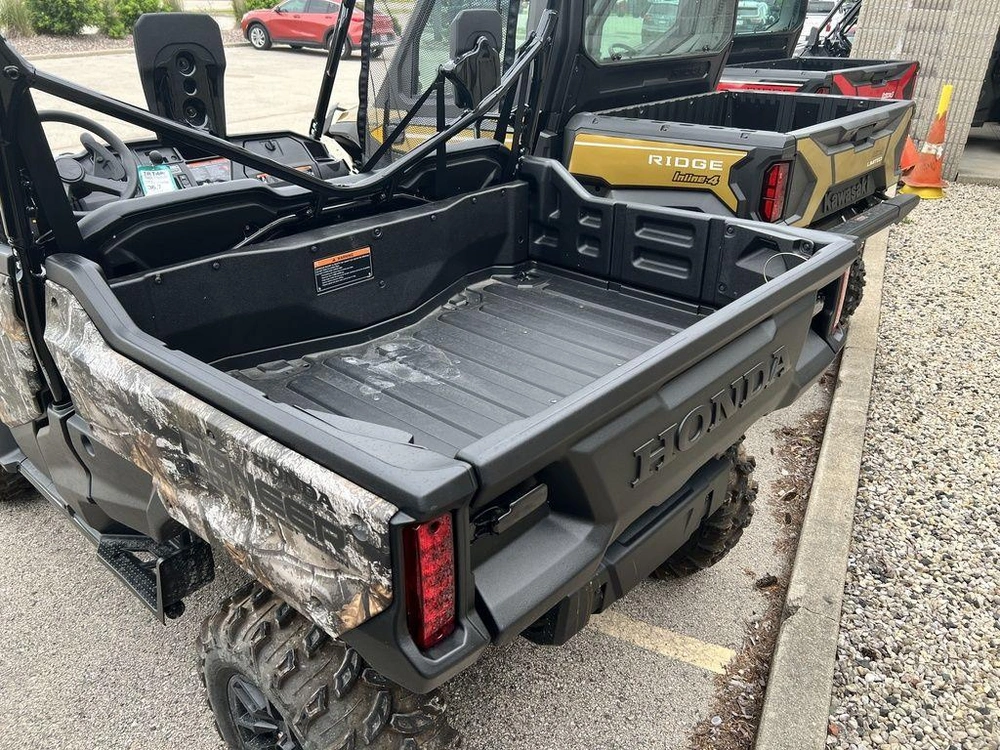 2025 Honda Pioneer 1000 Forest alt