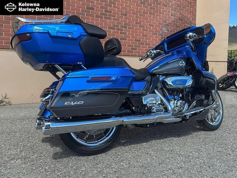 2026 Harley-Davidson FLHXLSE - CVO™ Street Glide® Limited thumbnail 4