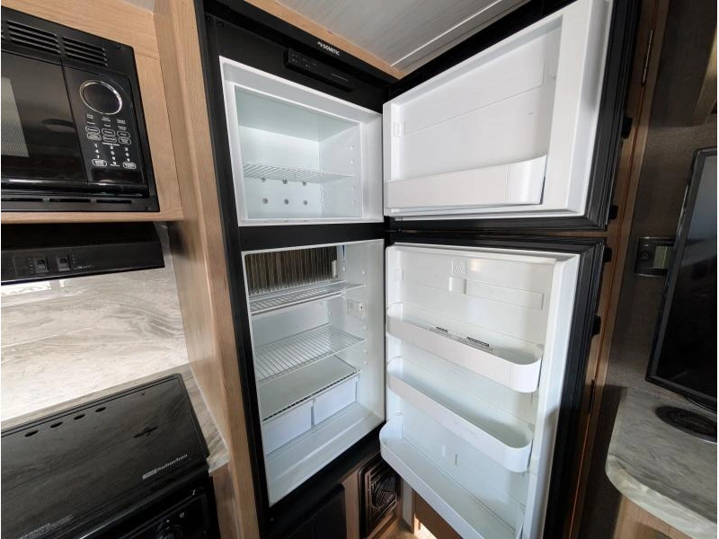 Winnebago Micro Minnie 2108fbs 2020 alt