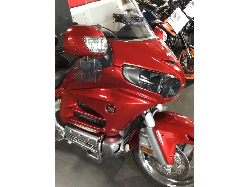 2017 Honda GOLDWING 1800 thumbnail 6