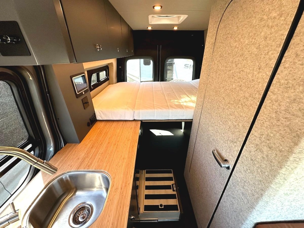 2027 Uwagen Série 4 Overland alt