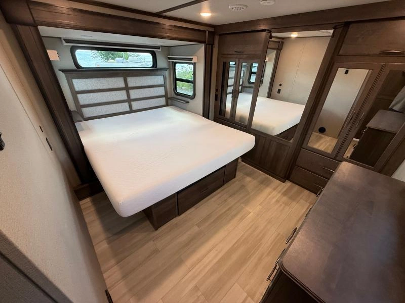Grand Design Solitude 378mbs 2022 alt