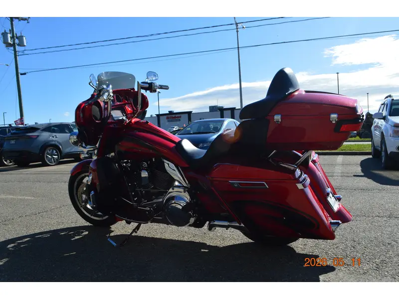 2015 Harley-Davidson FLHTCUL thumbnail 3