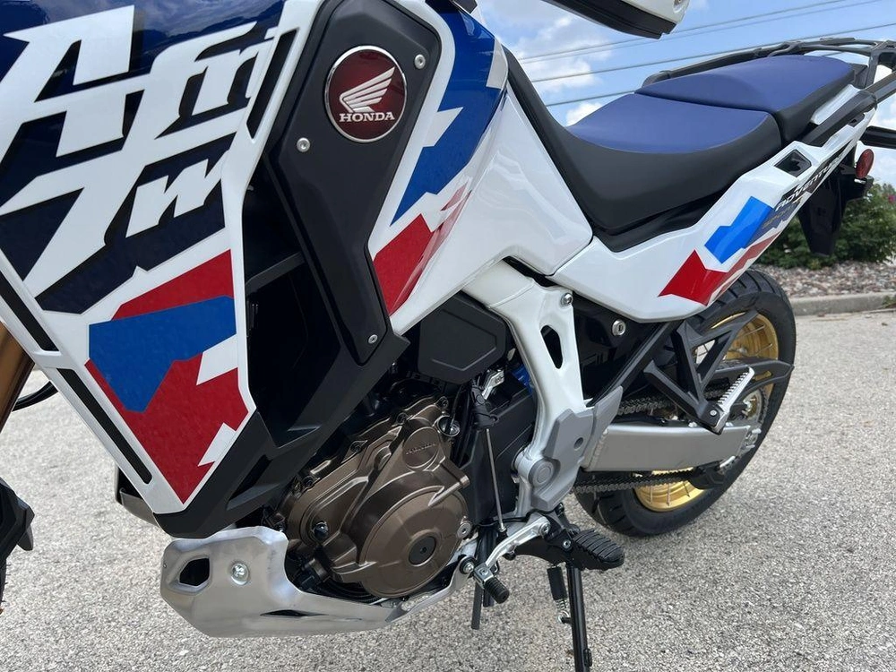 2025 Honda Africa Twin Adventure Sports Es alt