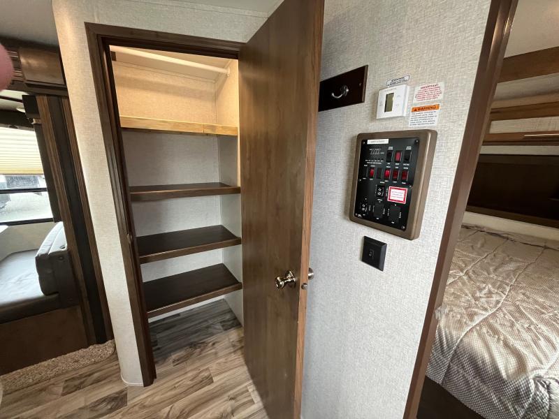 2018 Keystone RV Cougar thumbnail 12
